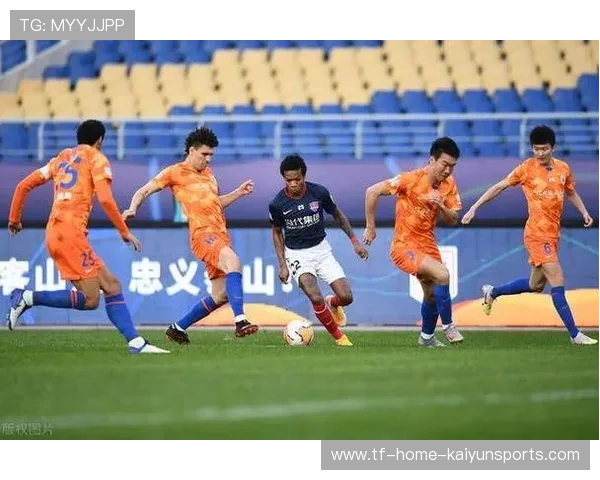 年轻中场在训练中展现出色视野，战术阅读能力获得认可