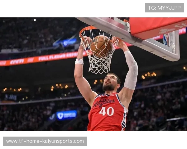 快船继续下滑，球队信心陷入危机，快船继续下滑,球队信心陷入危机中