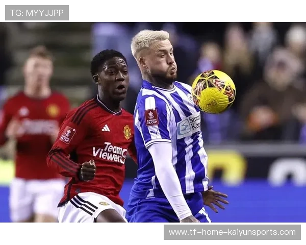 曹永竞禁区边缘起脚兜射,皮球划出弧线直挂球门死角 曹永竞禁区边缘起脚兜射,皮球划出弧线直挂球门死角